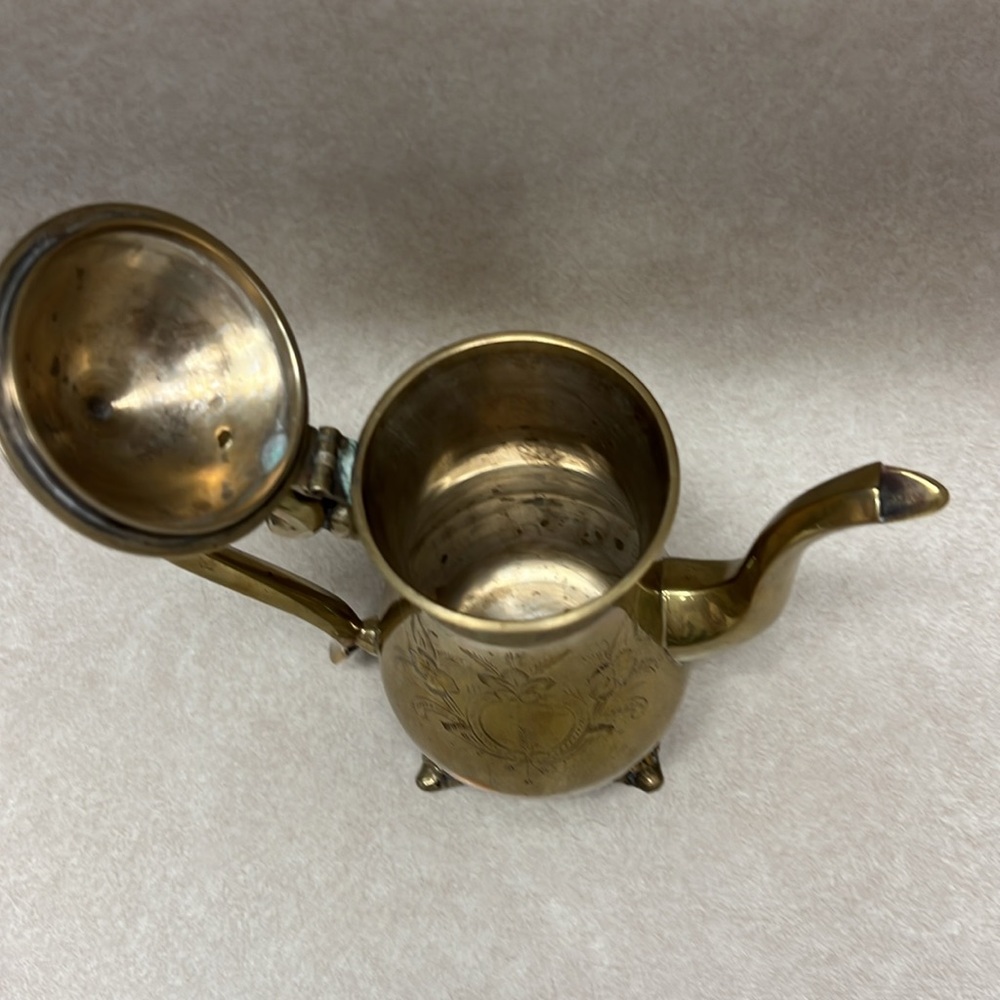 Vintage brass teapot and cups, Saudi Arabia - Picture 6 of 10